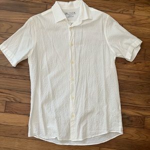 Zara Men’s textured white shirt sleeve button down!